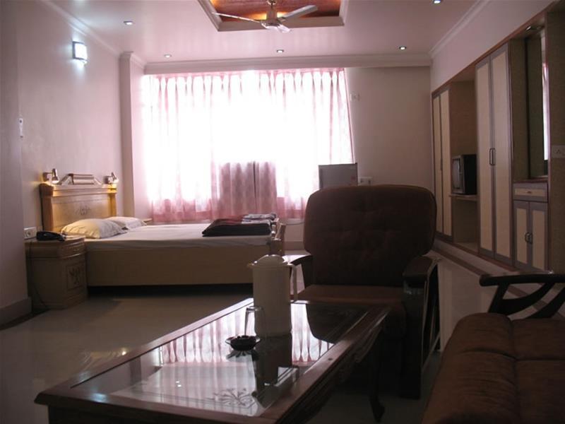 Gaurav Hotel Kanpur Exterior foto